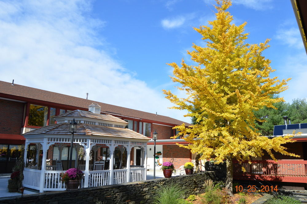The Inn At Crumpin-Fox Bernardston Εξωτερικό φωτογραφία